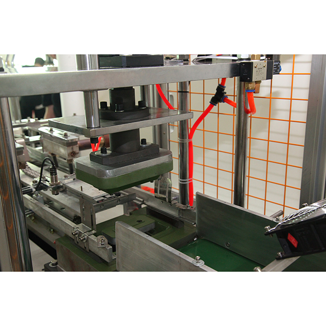 BJ-CHR 食(shí)品紙托盒成型(xing)機